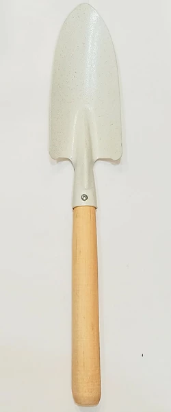 Лопатка с деревянным черенком крашеная